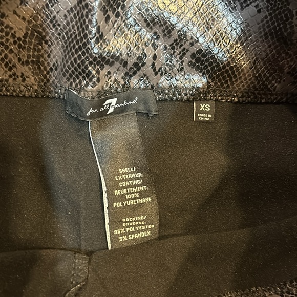 7 FOR ALL MANKIND Snake Printed Faux Leather Legging Pants Grey High Rise - Picture 9 of 11